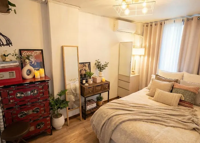 Chillpop Stay, Sinchon Station, 1f, 4ppl, 2br, Hongdae, Private *