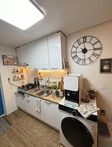 Chillpop Stay, Sinchon Station, 1f, 4ppl, 2br, Hongdae, Private 公寓