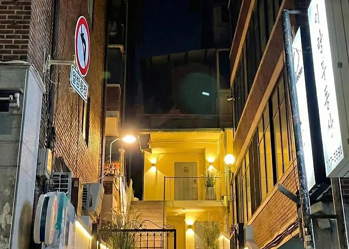 Chillpop Stay, Sinchon Station, 1f, 4ppl, 2br, Hongdae, Private 首爾
