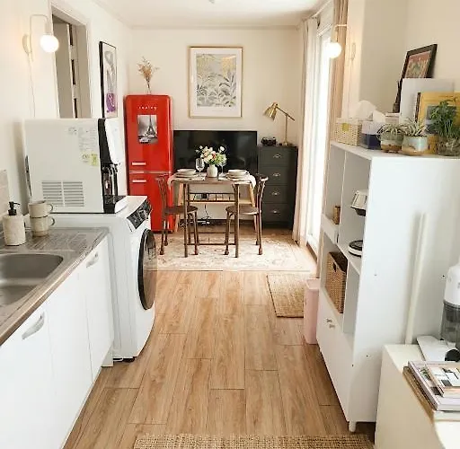 Chillpop Stay, Sinchon Station, 1f, 4ppl, 2br, Hongdae, Private 公寓 *